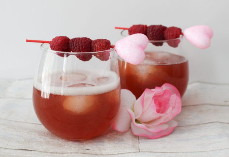 How To Make A Raspberry Moscato Valentine’s Day Cocktail